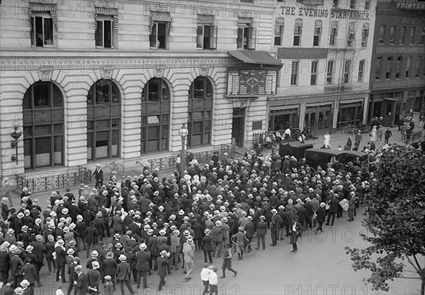 Baseball, Professional - Score Board; Star Building, 1917. Creator: Harris & Ewing.