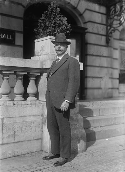 Dr. Paulo De Moraes [sic] Barros, Sao Paulo, Brazil, 1917. Creator: Harris & Ewing.