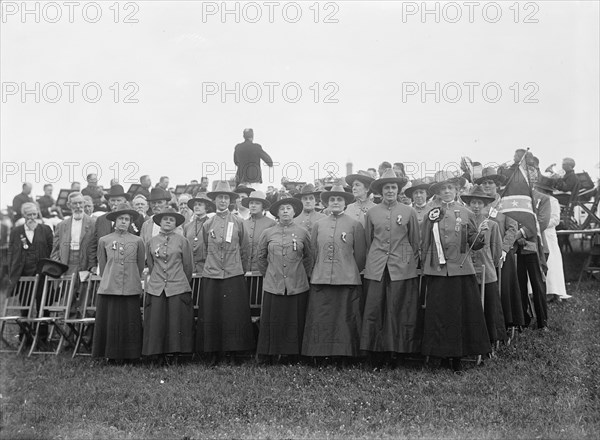 Confederate Reunion - Mrs. Hampton Osborne And Singers, 1917. Creator: Harris & Ewing.