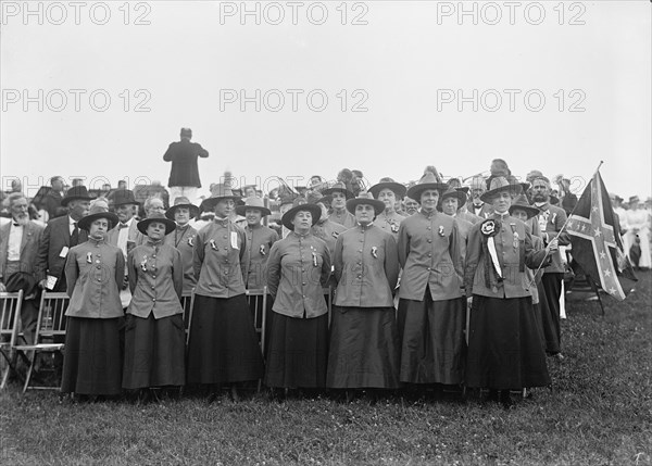 Confederate Reunion - Mrs. Hampton Osborne And Singers, 1917. Creator: Harris & Ewing.