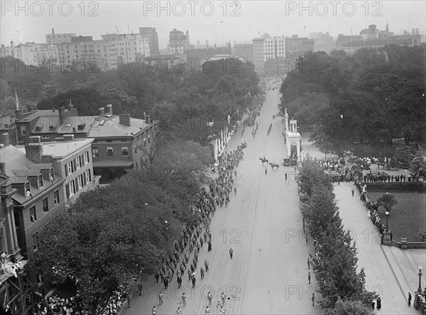 Confederate Reunion - Parade, 1917. Military parade and Civil War veterans, Washington D.C.