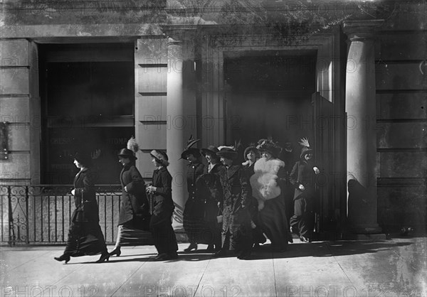 Chesapeake & Potomac Telephone Co. - Telephone Girls, 1914. Women telephonists, Washington, DC.