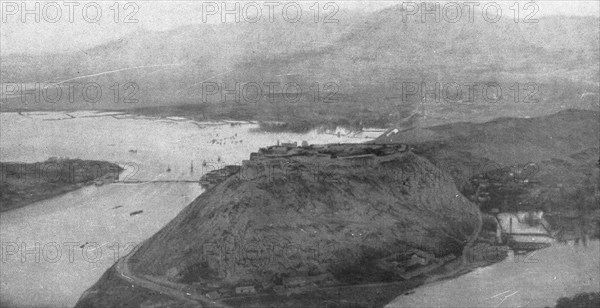 ''Panarama de Scutari d'Albanie. -- Au premier plan, la vieille citadelle.', 1916. Creator: Unknown.