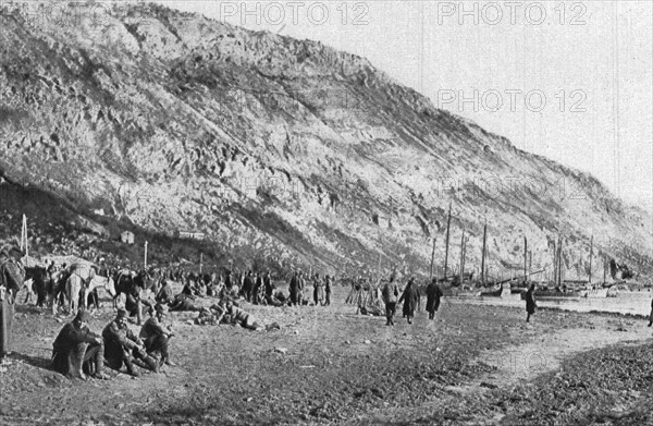 ''Sur la Cote Albanaise, a Saint-Jean-De-Medua; troupes serbes sur la plage.', 1916. Creator: Samson Tchernoff.