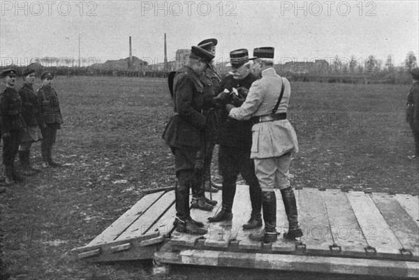 'Le general Joffre sur les fronts Anglais et Francais; le successeur marechal French..., 1916. Creator: Unknown.