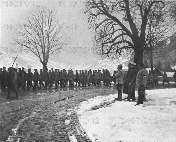 ''Les Prisonniers Allemands de L'Hartmannswillerkopf; Defile devant le general Dubail.', 1916. Creator: Unknown.