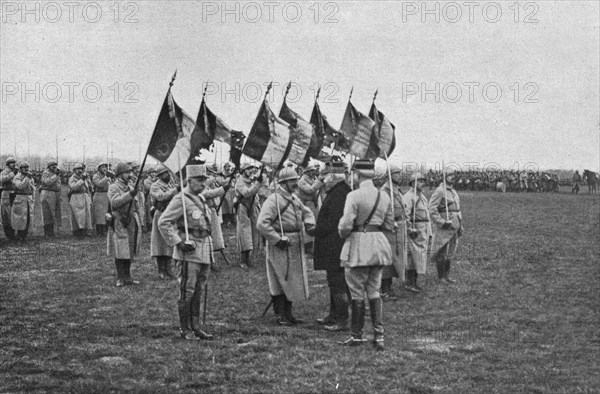 'Une remise de decorationsdevant de glorieux drapeaux don’t plusieurs ont ete laceres..., 1916. Creator: Unknown.