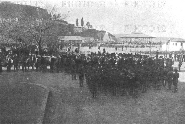 'Une base Allemande en Adriatique: L'occupation de Corfou; la musique des alpins aux..., 1916. Creator: Dr. Coupe.