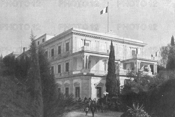 ''Le drapeau francais flottant sur l'Achilleion, que garde un petit poste de chasseurs alpins.'. Creator: Robert Vaucher.