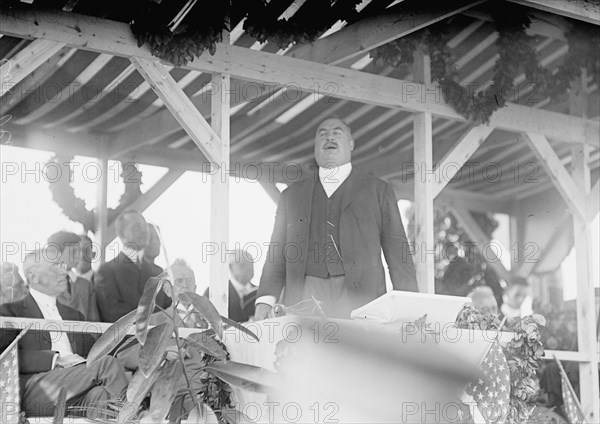 Confederate Monument - Arlington National Cemetery. Col. Robert E. Lee, Grandson of The..., 1914. Creator: Harris & Ewing.