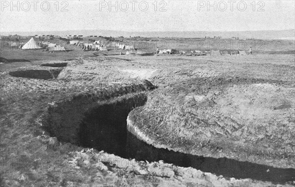 'Les defenses de Salonique inspectees par le general Sarrail; une des lignes de tranchees..., 1916. Creator: Hubert Jacques.