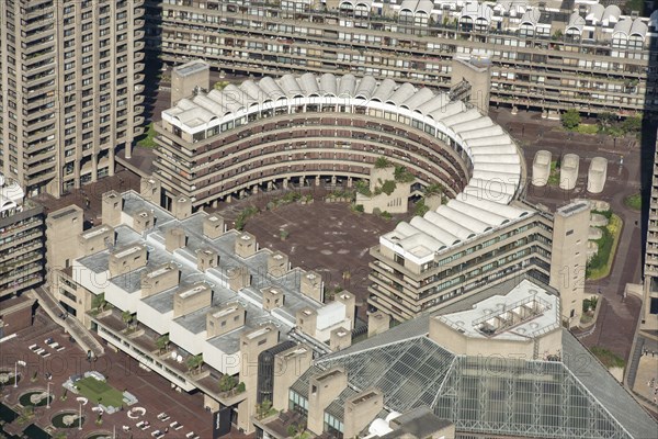 Frobisher Crescent, the Barbican, City of London, Greater London Authority, 2021.
