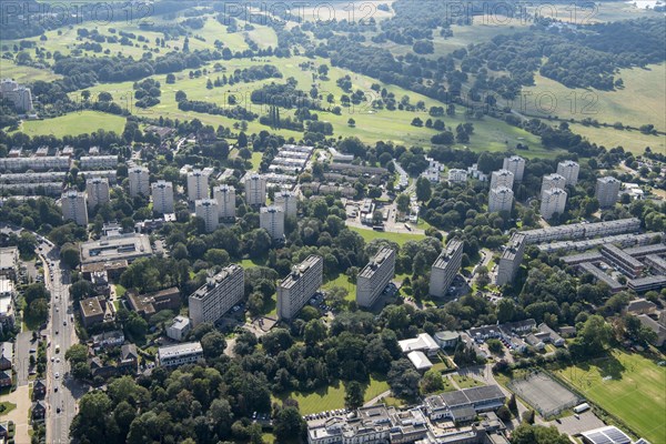 Alton West Estate, Roehampton, Greater London Authority, 2021.