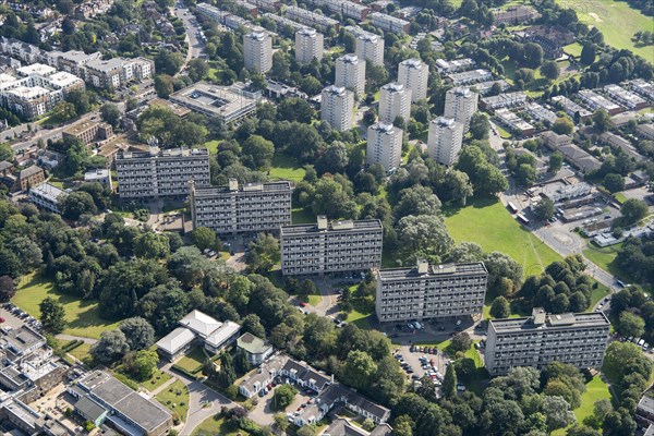 Alton West Estate, Roehampton, Greater London Authority, 2021.