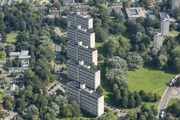 Alton West Estate, Roehampton, Greater London Authority, 2021.