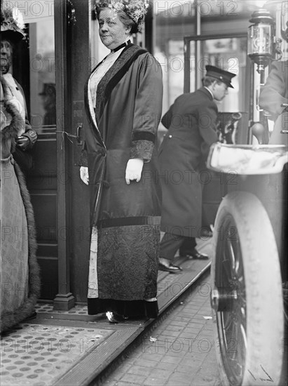 Unknown woman, 1st Breakfast?, 1913.