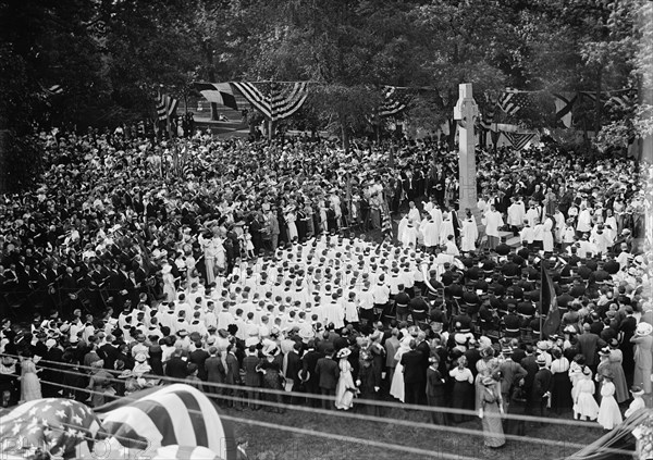 Memorial Service, Cathedral of Sts. Peter And Paul, Washington National Cathedral, 1913.  Creator: Harris & Ewing.