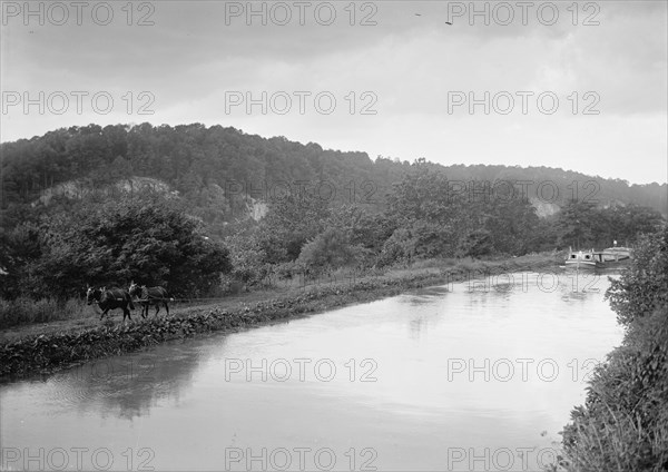 Chesapeake & Ohio Canal, 1915. Creator: Harris & Ewing.