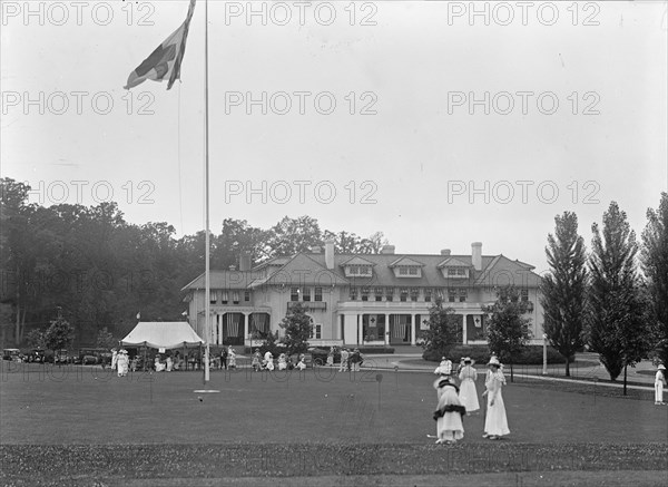 Columbia Country Club, 1917. Creator: Harris & Ewing.