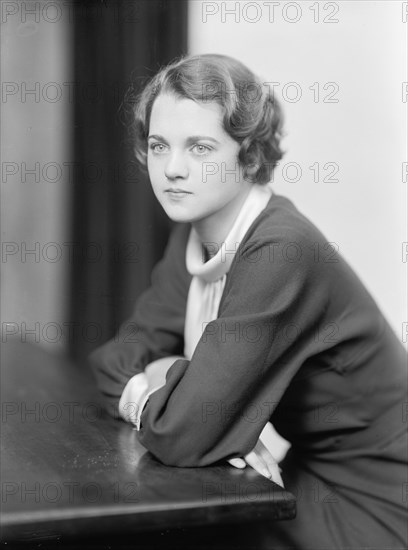 Earnshaw, Helen - Portrait, 1933.