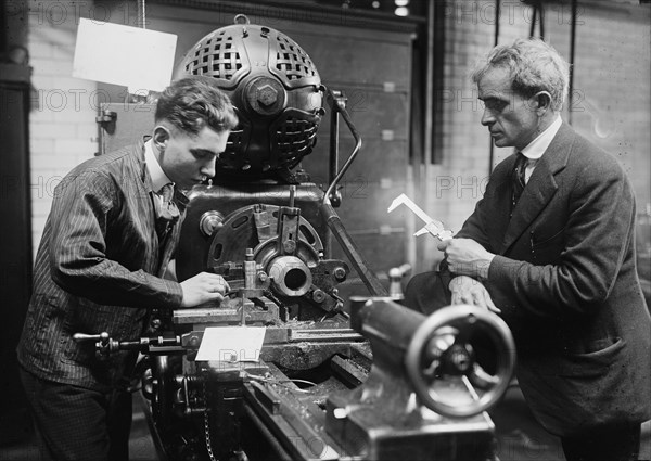 Hecox, C.W., Instructor in Machine Shop, D.C. Public Schools. Supervising Mfr. of Practices..., 1917 Creator: Harris & Ewing.