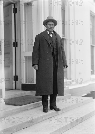 Hollow Horn Bear, Jr. at White House, 1914.