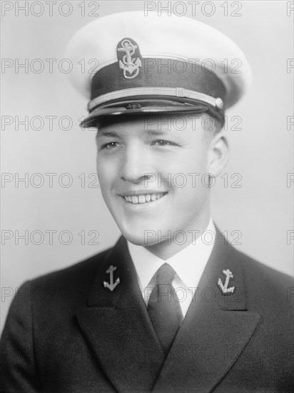 Holmes, Tracy S. Midshipman - Portrait, 1933.