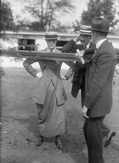 Horse Shows - Mrs. C.A. Munn, 1916.