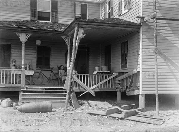 Indian Head, Md. Navy Proving Ground - Residence of George Swann..., 1916. Creator: Harris & Ewing.