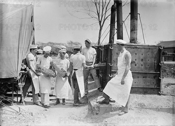 Marine Corps, U.S.N. School of Baking, 1917.