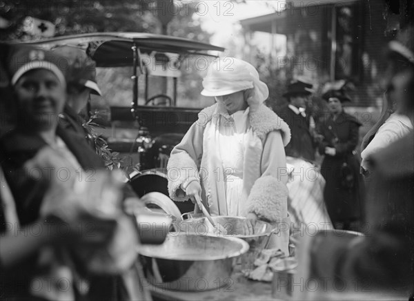 Mclean, Mrs. Edward Beale, Red Cross, Luncheon, 1917.