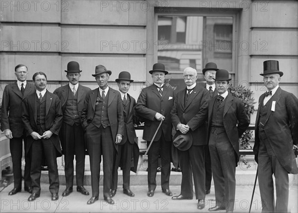 Navy League of The U.S. Group. Col. Robert Thompson, 4th from Right, 1917.