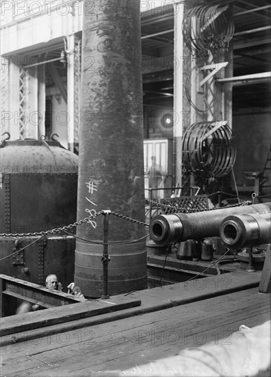 Navy Yard, U.S., Washington - 14 Inch Gun; Various Operations in Shrinking Jacket On It, 1917.