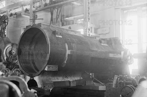 Navy Yard, U.S., Washington - 14 Inch Gun; Various Operations in Shrinking Jacket On It, 1917.