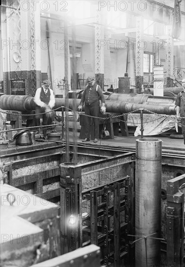 Navy Yard, U.S., Washington - 14 Inch Gun; Various Operations in Shrinking Jacket On It, 1917.