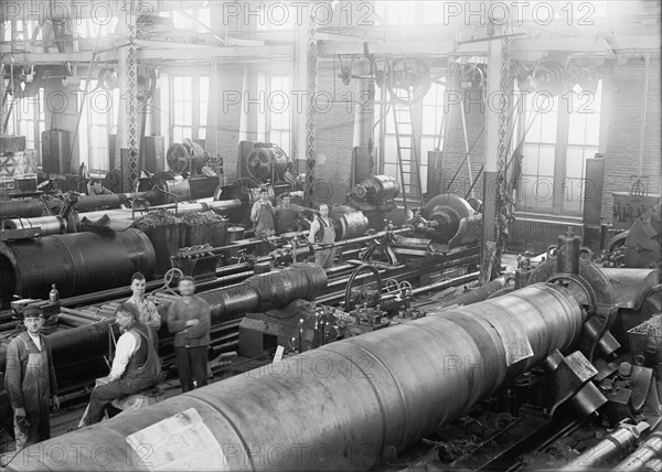 Navy Yard, U.S., Washington - Big Gun Section of Shops, 1917.