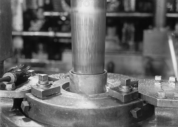 Navy Yard, U.S., Washington - Hydraulic Ram, Used in Making C.C., 1917.