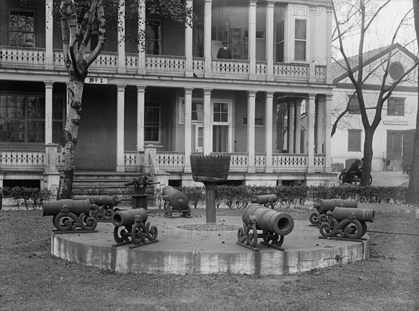 Navy Yard, U.S., Washington - Morlars, Cannon, Targets On Lawn, 1917.