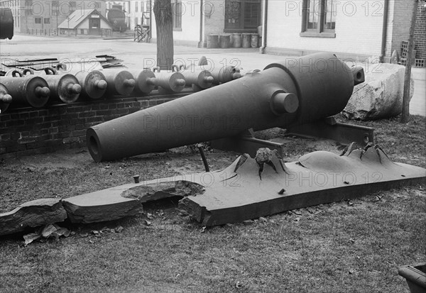 Navy Yard, U.S., Washington - Morlars, Cannon, Targets On Lawn, 1917.