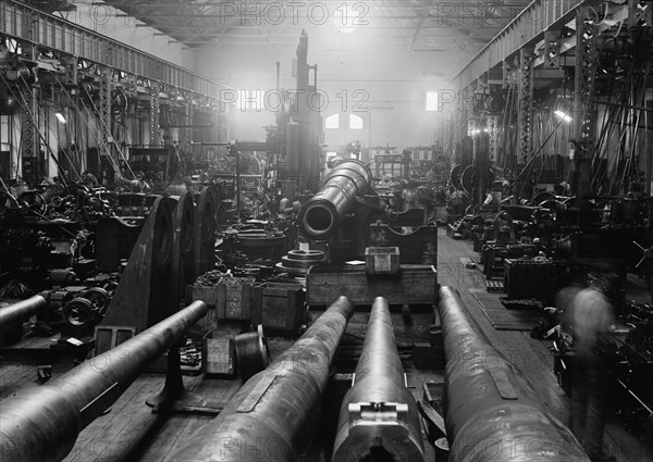 Navy Yard, U.S., Washington - Sight Shop, Big Gun Section, 1917.