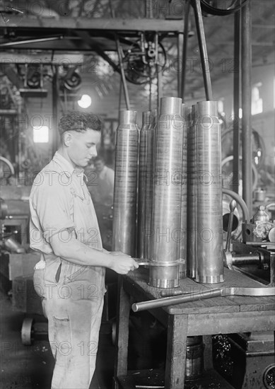 Navy Yard, U.S., Washington - Torpedo Shop, 1917.