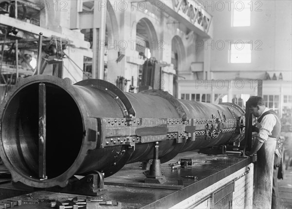 Navy Yard, U.S., Washington - Torpedo Shop, 1917.