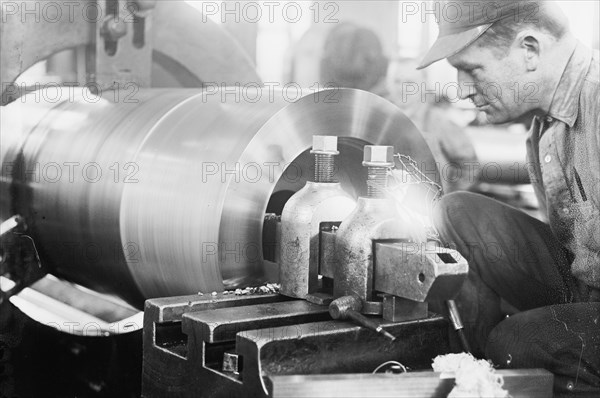 Navy Yard, U.S., Washington - Turning, Examining And Boring A 5 Inch, 50 Cal. Gun, 1917.