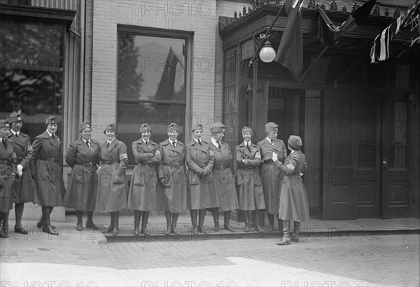 Red Cross Motor Corps - Groups, 1917.