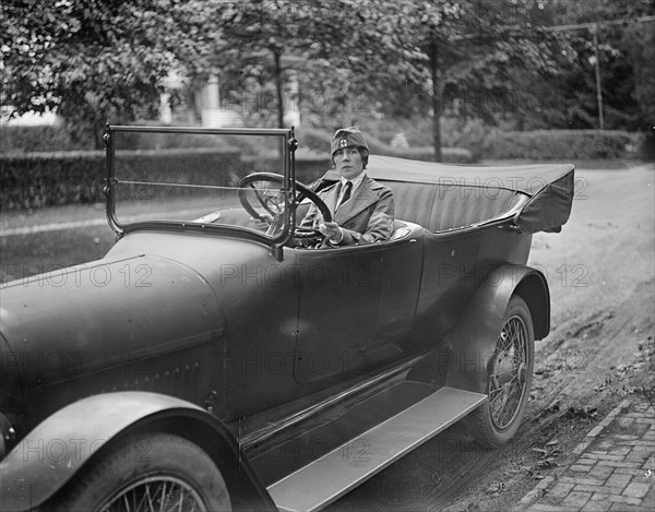 Red Cross Motor Corps - Groups, 1917.