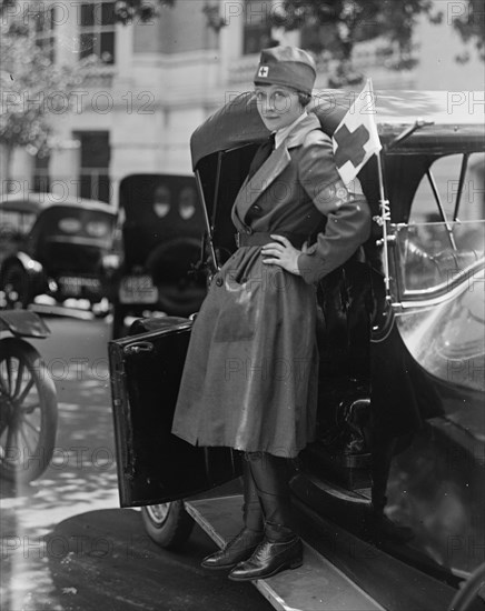 Red Cross Motor Corps - Groups, 1917.