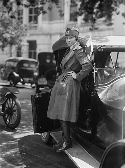 Red Cross Motor Corps - Groups, 1917.