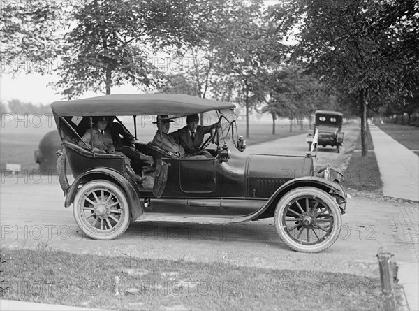 Red Cross Motor Corps - Groups, 1917.