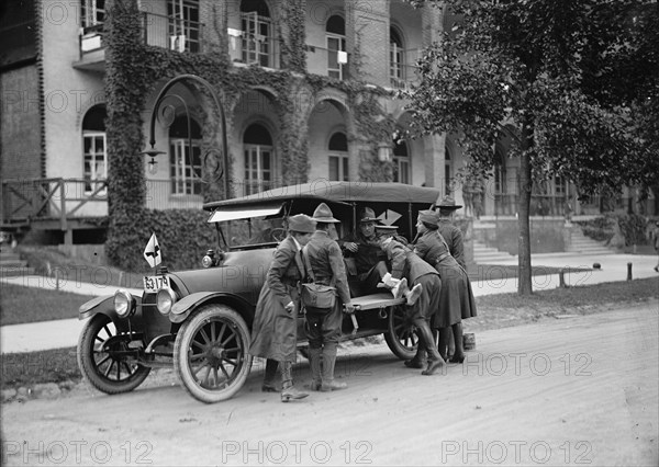 Red Cross Motor Corps - Groups, 1917.