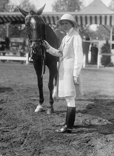 Scriven, Miss Catherine, at Horse Show, 1915 or 1916.